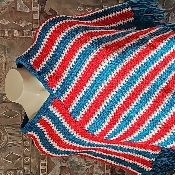 Vintage handmade handcrafted crochet Poncho colorful fringes small - Picture 2 of 11